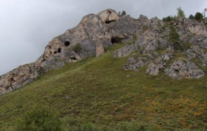 Гора Семипещерная